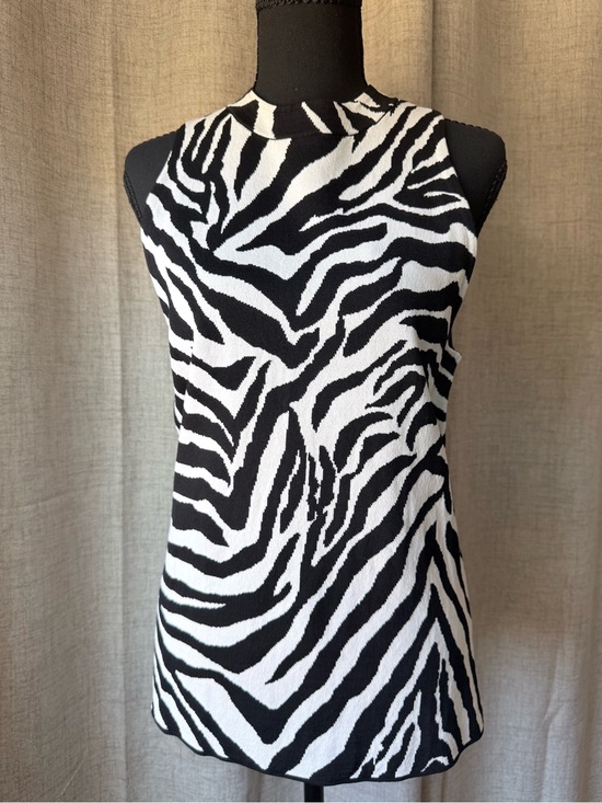 White House Black Market Tops - White House Black Market Zebra Print Sleeveless Tank Top – Size L
